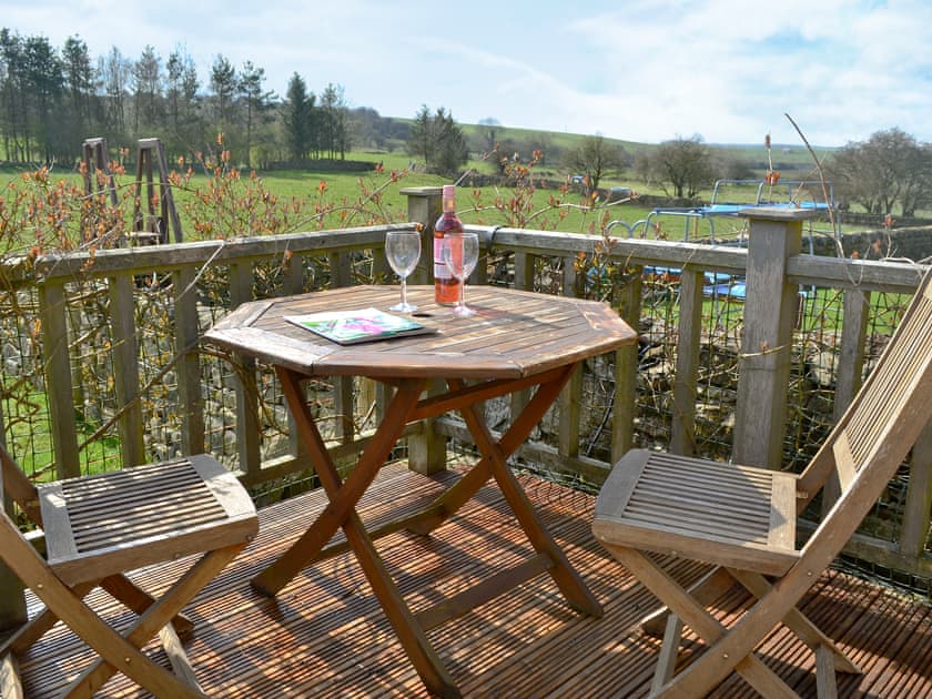 Sitting-out-area | Pinfold Cottage, West End, Elton