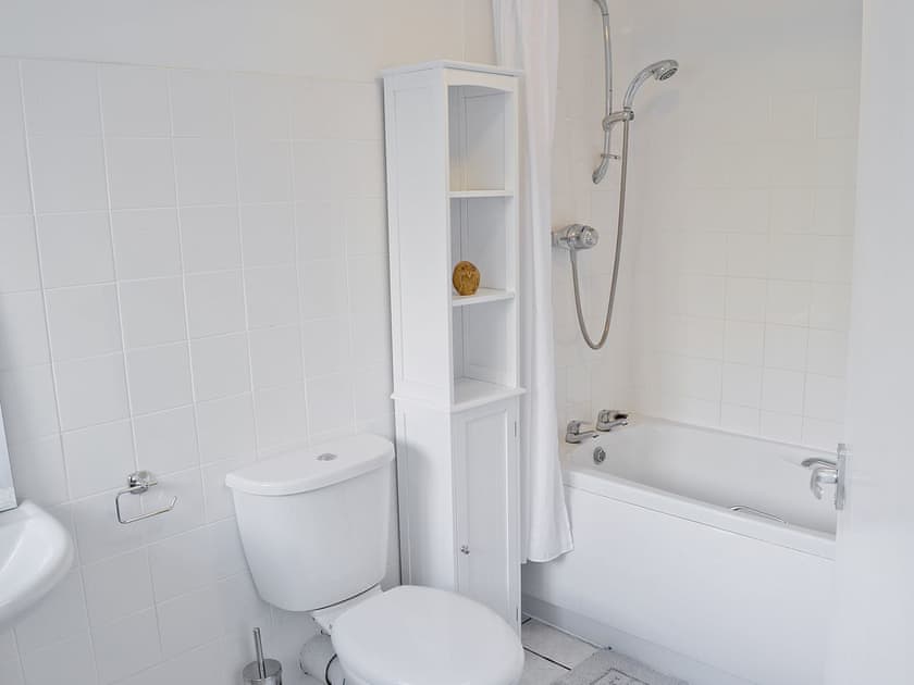 Bathroom | Mill Cottage, Winterbourne Steepleton, nr. Dorchester