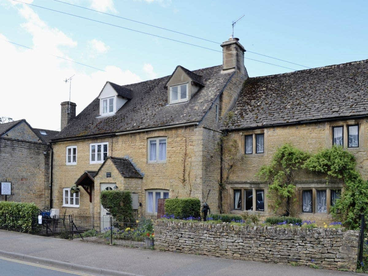 Shamrock Cottage Ref Nso In Bourton On The Water