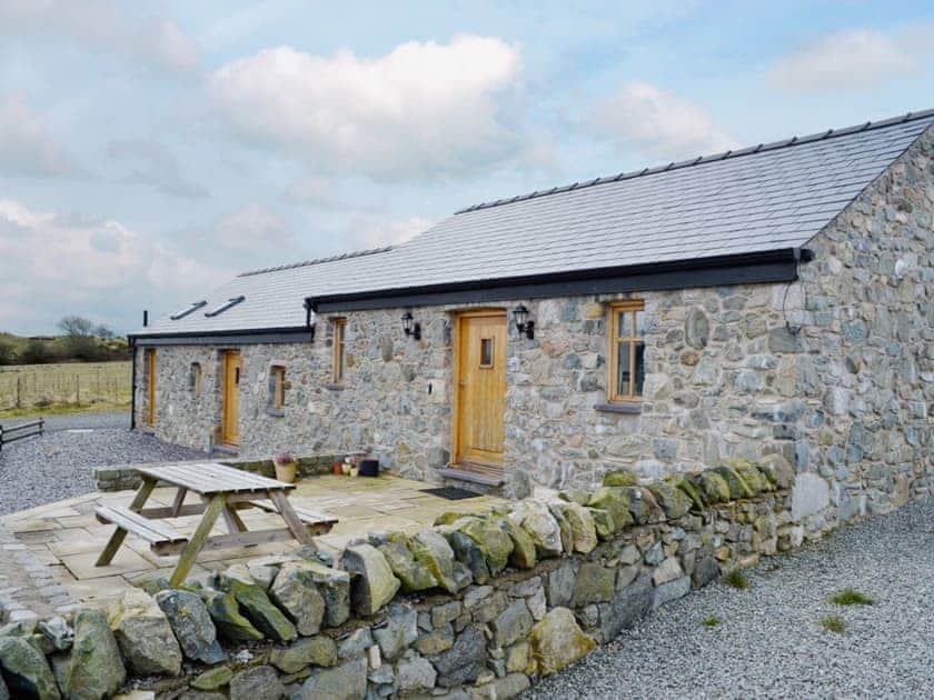 Melin Newydd Cottages - The Top Barn