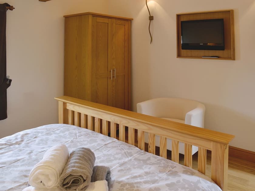 Double bedroom | Melin Newydd Cottages - The Top Barn, Tynlon, nr. Rhosneigr