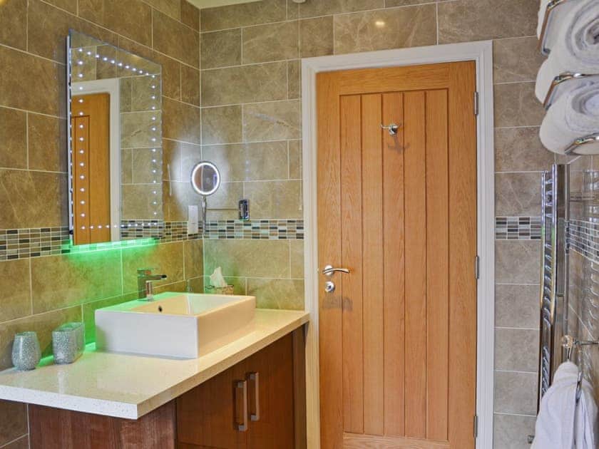 Bathroom | Reef Apartments - Nemo, Sandown
