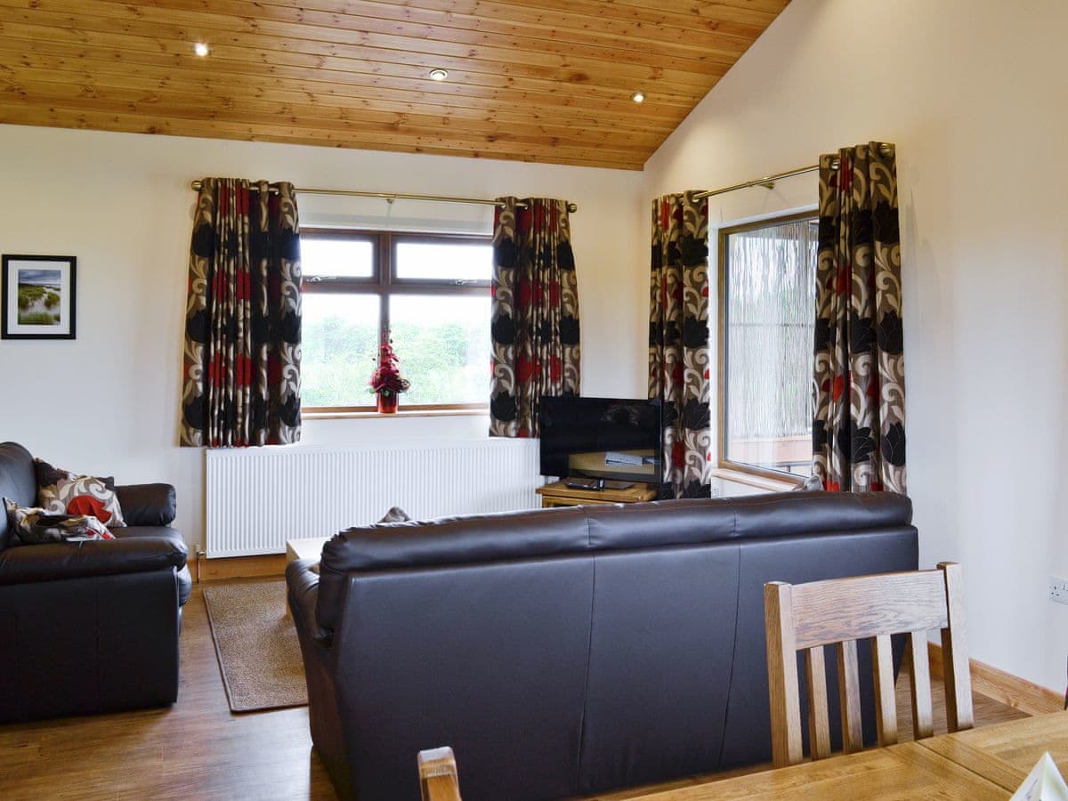 Faulkers Lakes - Bulrush Lodge - Holiday lodge in Central England - Image 2