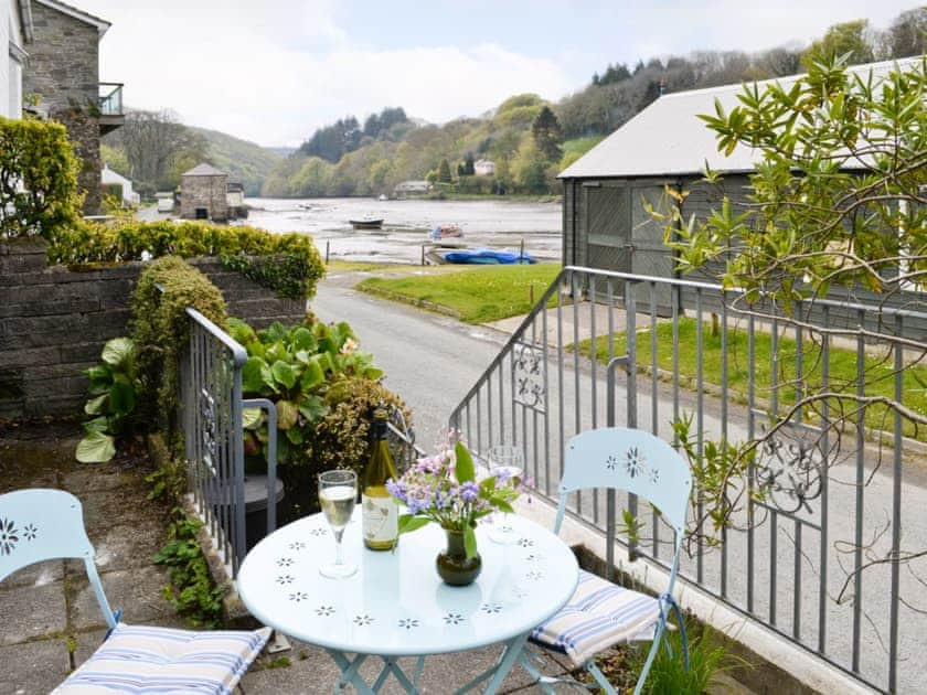 Sitting-out-area | Watercolour Cottage, Lerryn