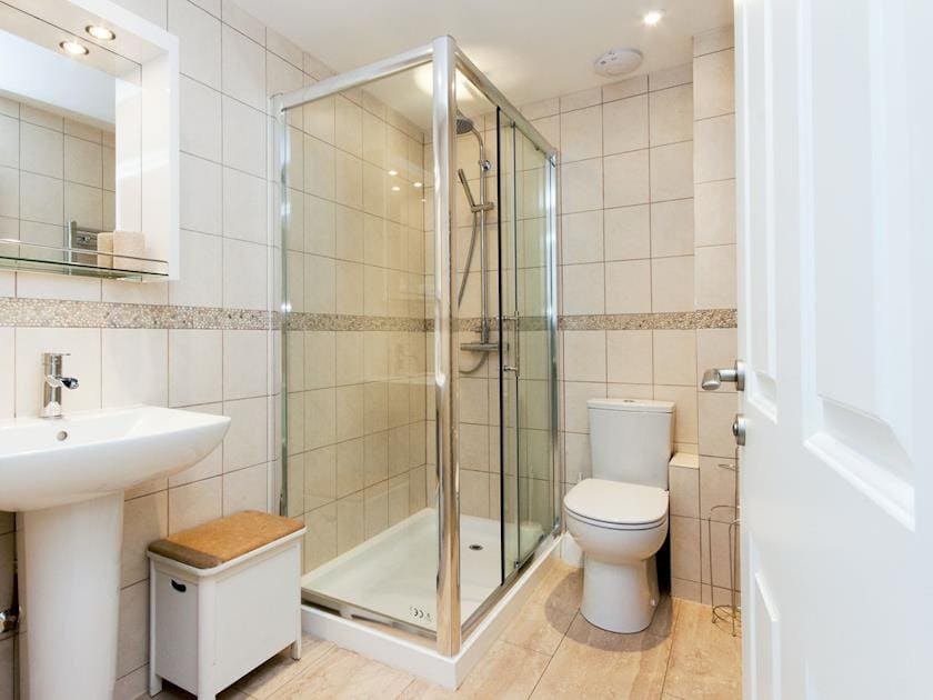 Shower room | Tappers Quay 2, Salcombe