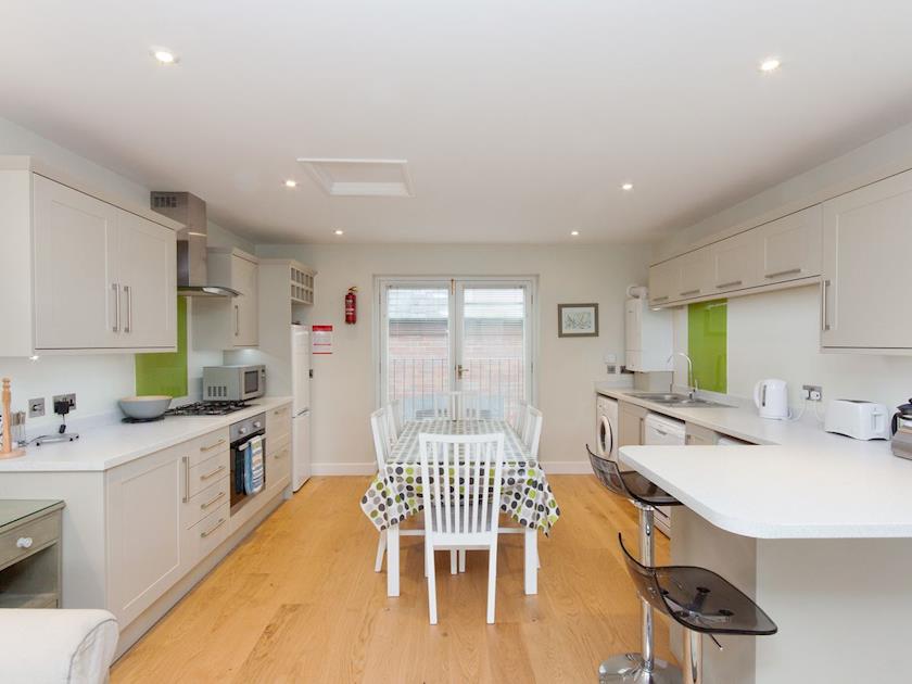 Well equipped kitchen area | Tappers Quay 2, Salcombe