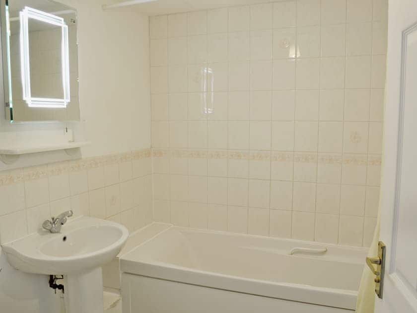 Bathroom | Meadow Cottage, Broadwindsor