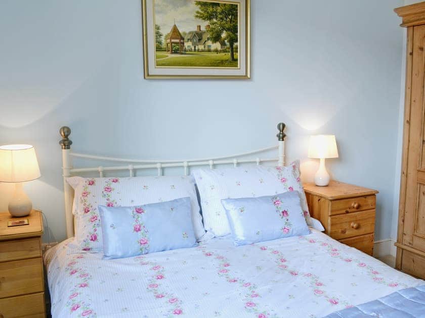 Double bedroom | Darwin Cottage, Jevington