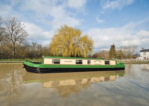 Canal Narrowboats sleeping 2-4 persons