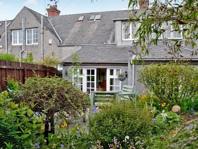 Garden Cottage Ref 29839 In Bearsden Near Glasgow Glasgow And