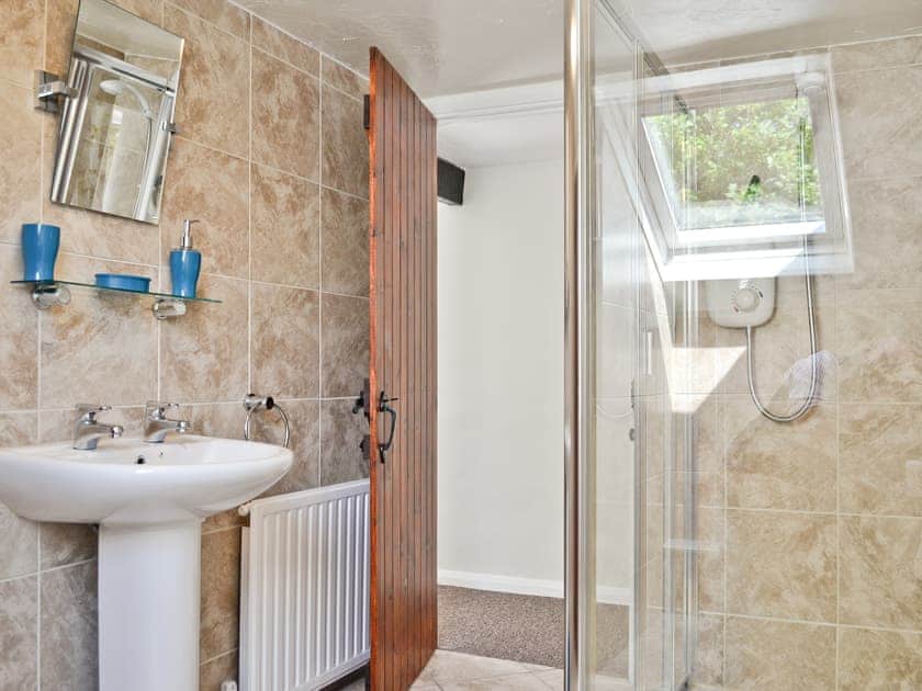 Shower room | Riverton Lakes and Holiday Cottages -  The Lodge, Swimbridge, nr. Barnstaple