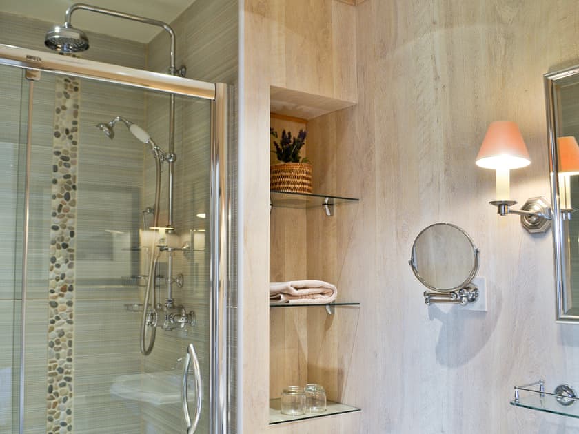Modern en-suite shower room | River Lodge - Ness Castle Estate, Inverness