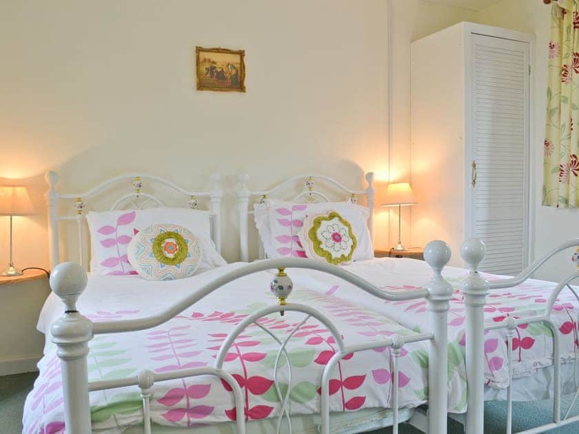 Twin bedroom | The Cottage, Creampots, nr. Broad Haven