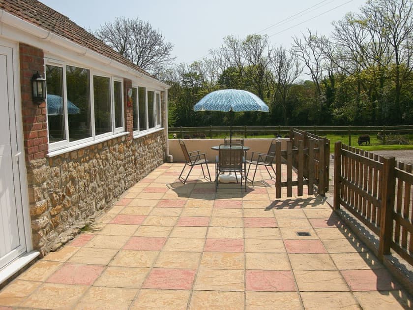 Manor Court Cottages - Woodpecker, Shipton Gorge