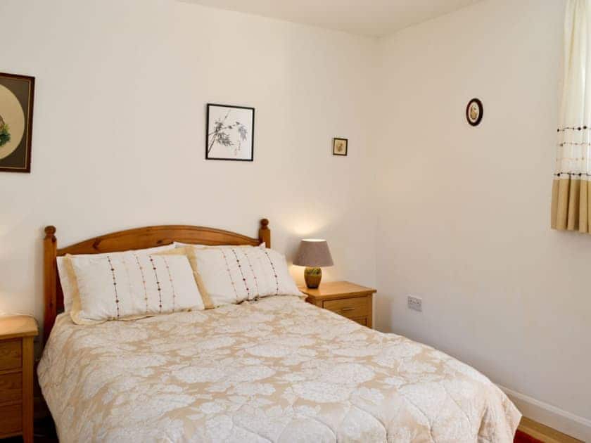 Double bedroom | Kilburn Park Cottage, near Kilburn