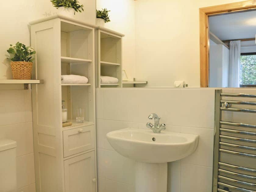 En-suite with shower cubicle | Tigh an Uillt, Strachur, near Inveraray