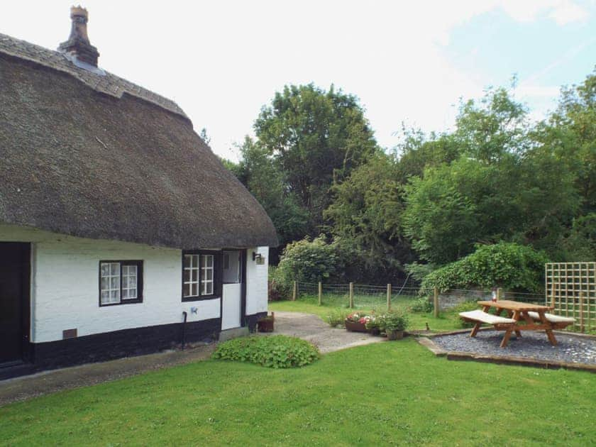 Childe Of Hale Cottage Ref 27896 In Hale Village Cheshire