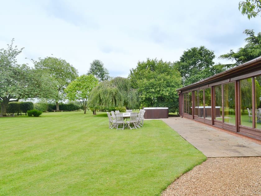 Garden and grounds | Hall Farm, Kings Lynn