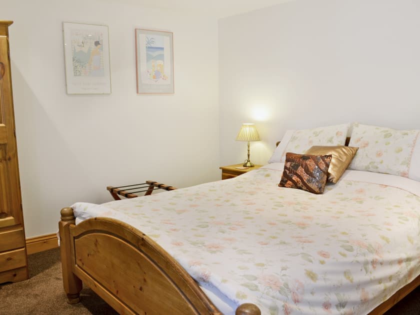 Double bedroom | Owl Cottage, Jevington