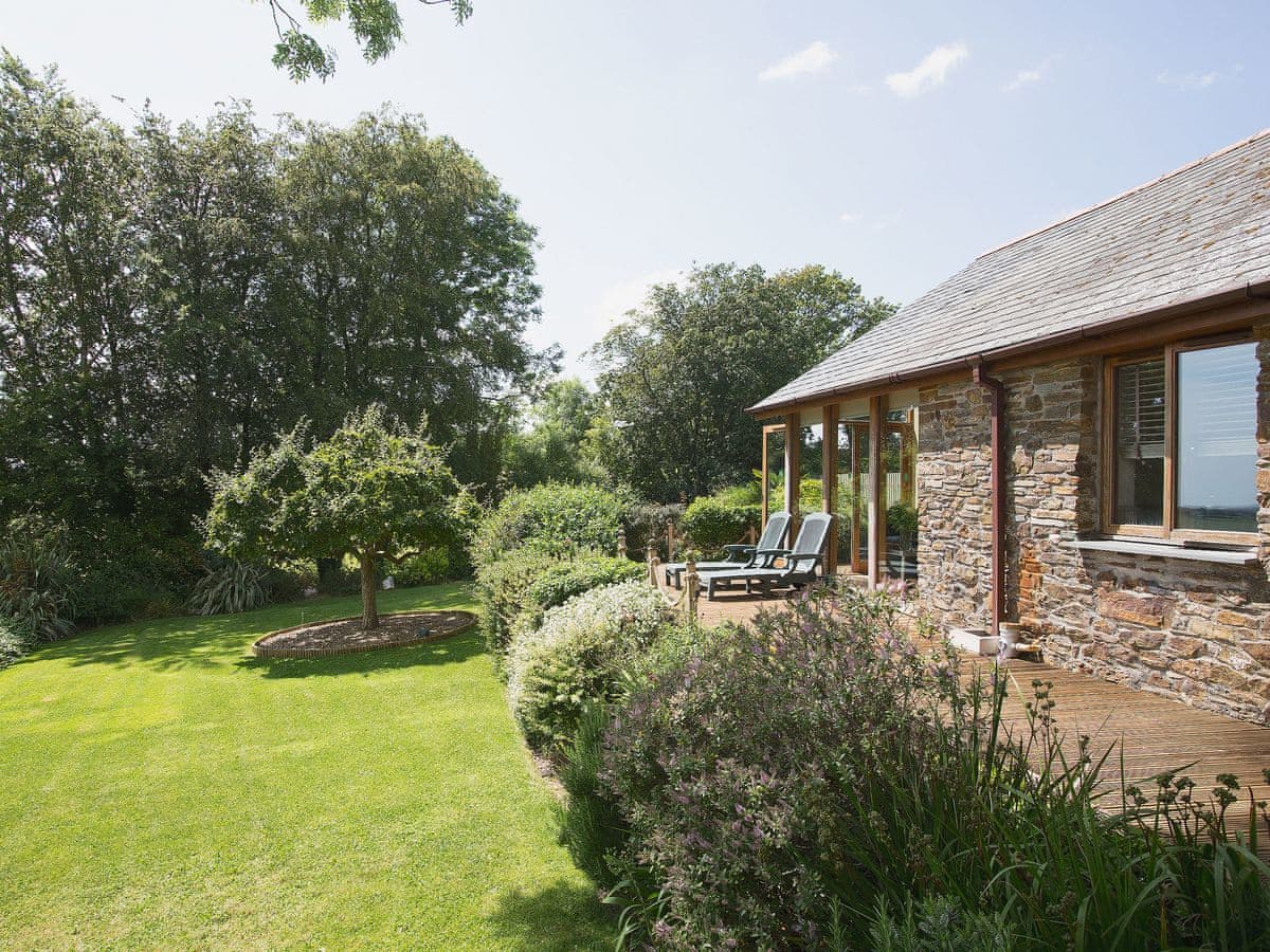 Hewton House And Cottages Driftwood Ref Haau In Weir Quay
