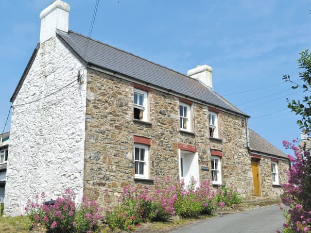 Trem Y Don Cottage Ref Os3 In Trefin Near St David S