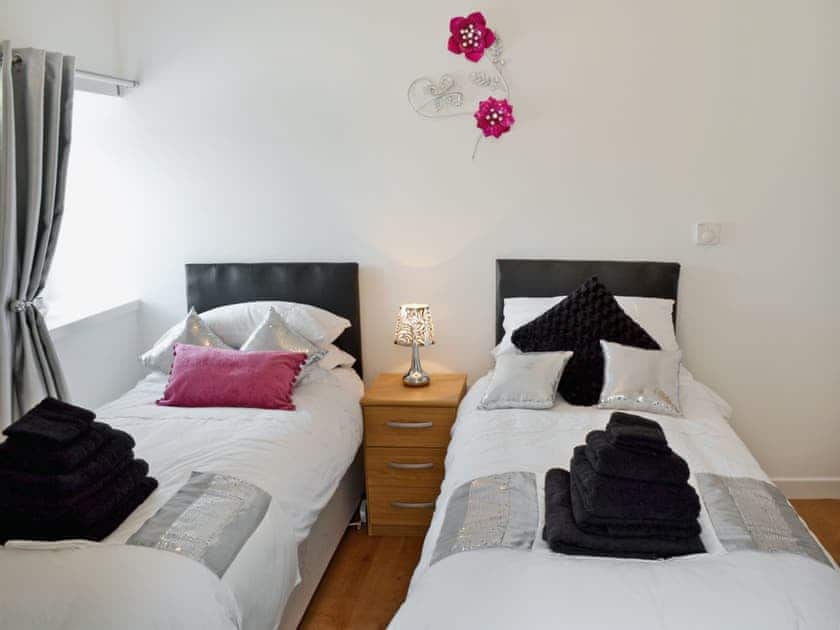 Twin bedroom | Whitecroft - Myrtle Cottage, Dalbeattie