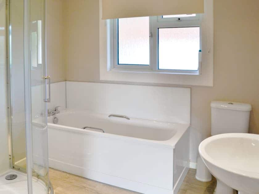 Bathroom | Berridon Hall Lodges - Roscarrock, Bradworthy, nr. Holsworthy
