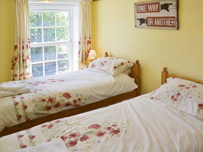 Twin bedroom | South View Cottage, West Beckham