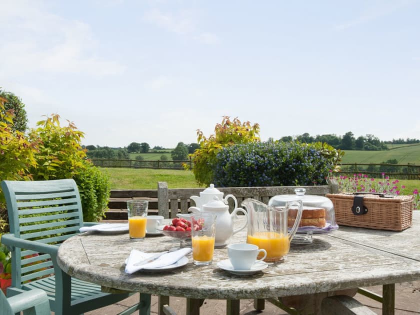 Sitting-out-area | Dinney Farm - Kingfisher Cottage, Bridgnorth