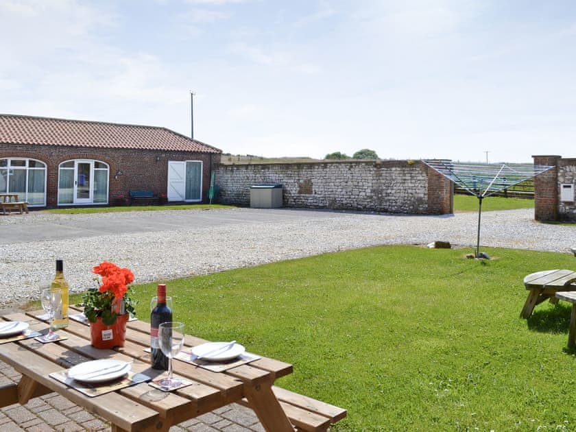 Beacon Farm Seagull Cottage (ref 16777) in Flamborough, Yorkshire