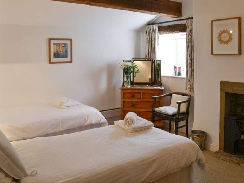 Twin bedroom | Wood’s Barn - East House Farm and Wood’s Barn, Beckermonds, near Kettlewell