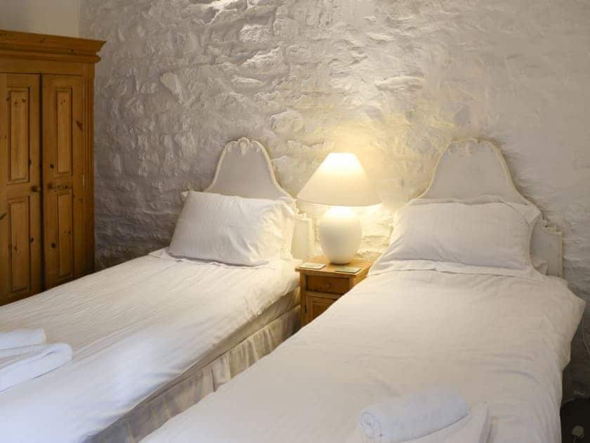 Twin bedroom | Wood’s Barn - East House Farm and Wood’s Barn, Beckermonds, near Kettlewell