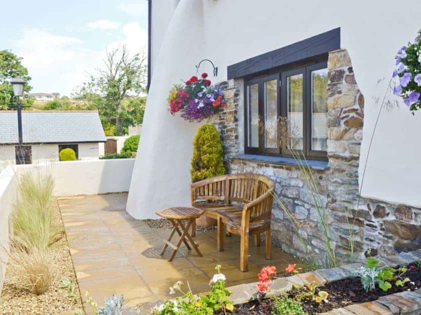 Sitting-out-area | Pencrennow Farm Cottages - Swallow Cottage, Perranporth