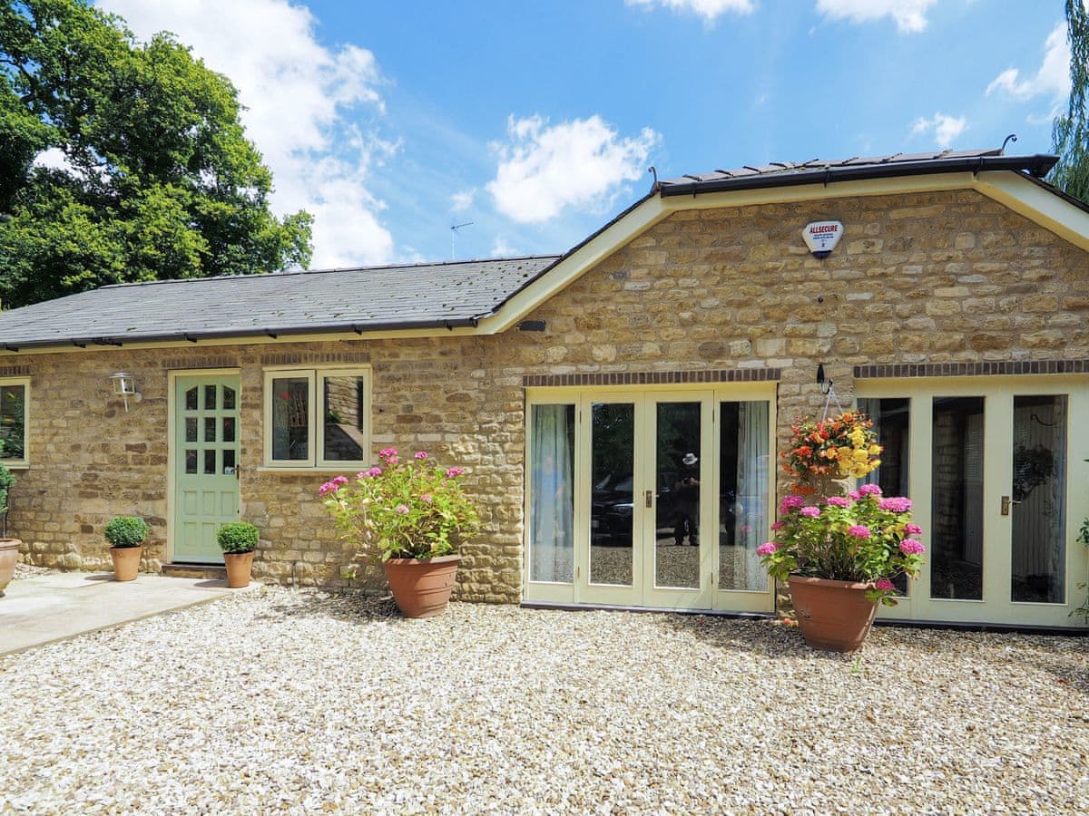 Stone Lodge - Holiday Lodge in Central England - Image 1