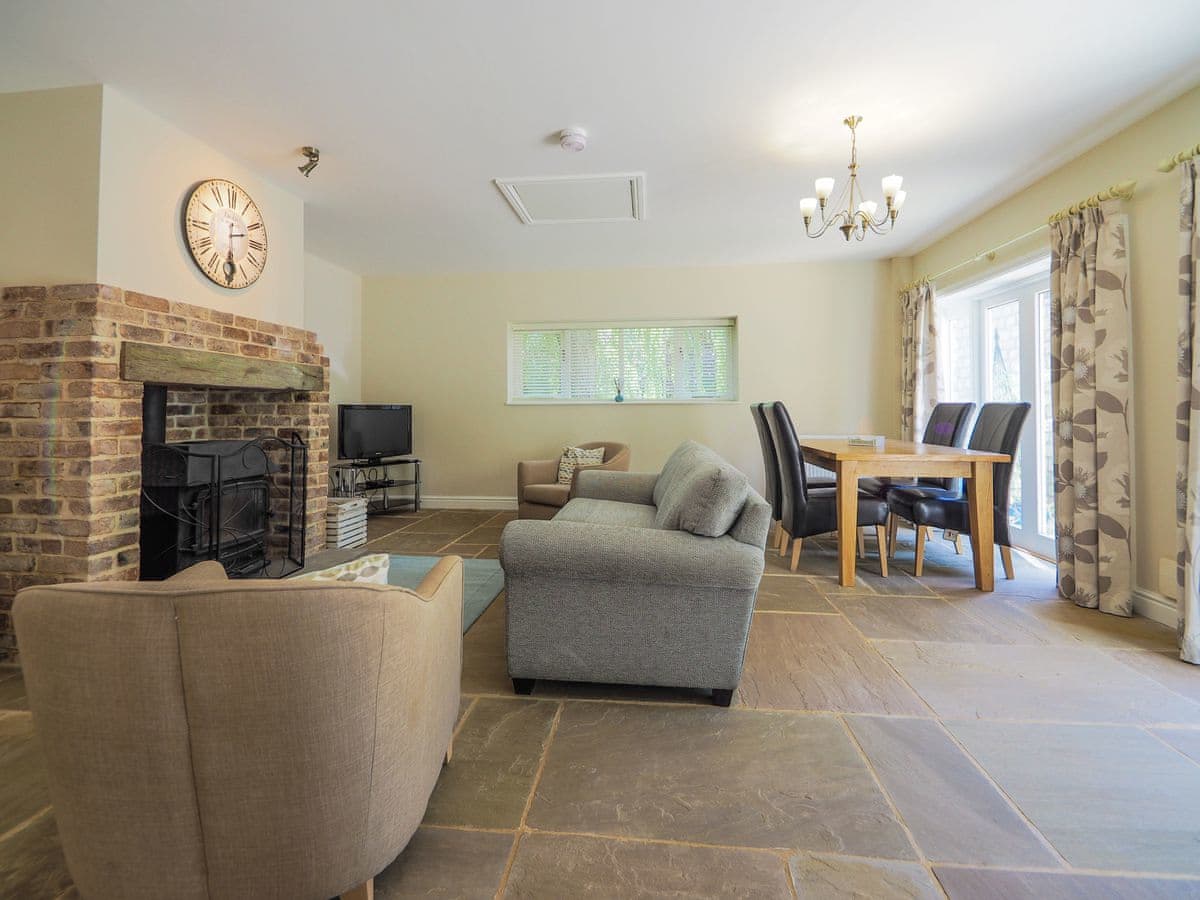 Stone Lodge - Holiday Lodge in Central England - Image 4
