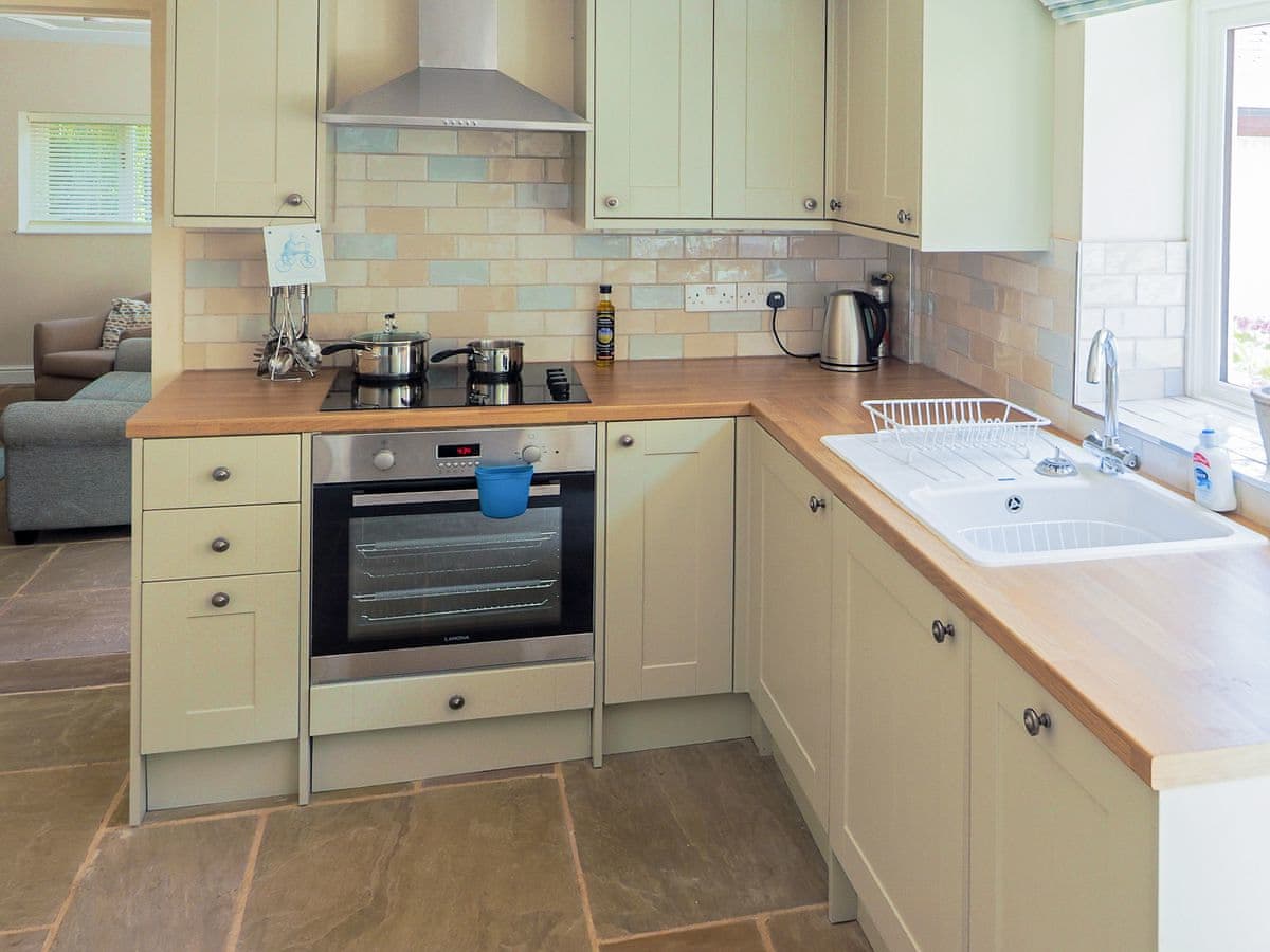 Stone Lodge - Holiday Lodge in Central England - Image 5