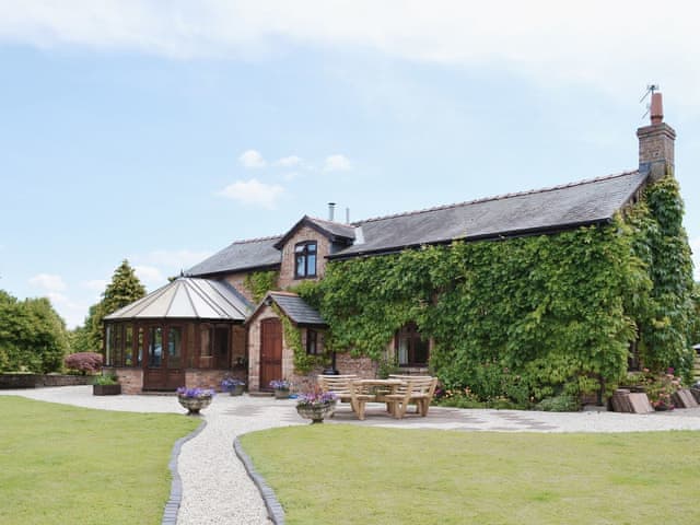 The Coach House Ref 28930 In Llanymynech Near Oswestry