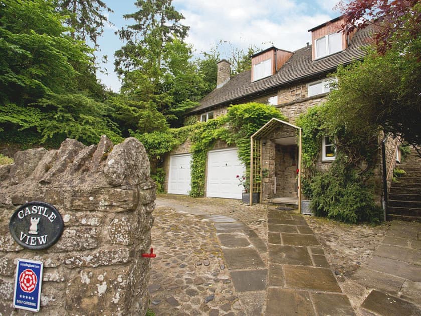 Driveway | Castle View, Richmond, Swaledale