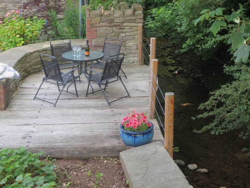 Sitting-out-area | Glas Y Dorlan, Felindre