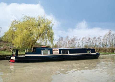 Canal Narrowboats sleeping 2-4 persons