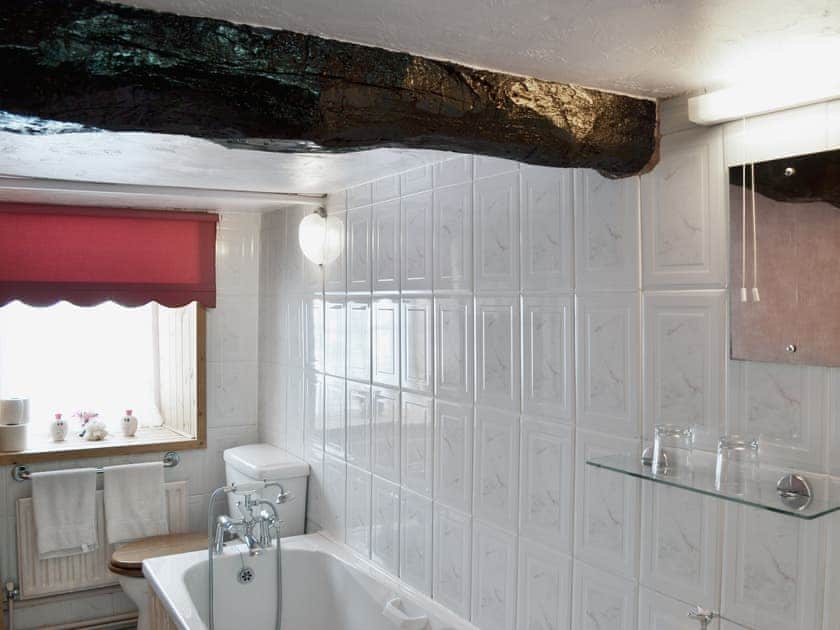 Bathroom | Sheriffs Lodge, Llangadog