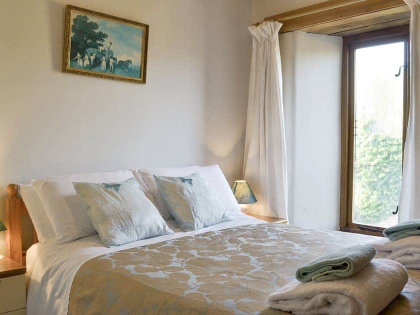 Airy fourth double bedroom | Foxcote at Newcourt Farm - Foxcote and Glen Cottages at Newcourt Farm, Marstow, near Ross-on-Wye