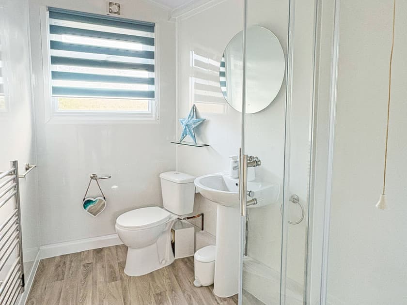 Bathroom | Ripples, Horning