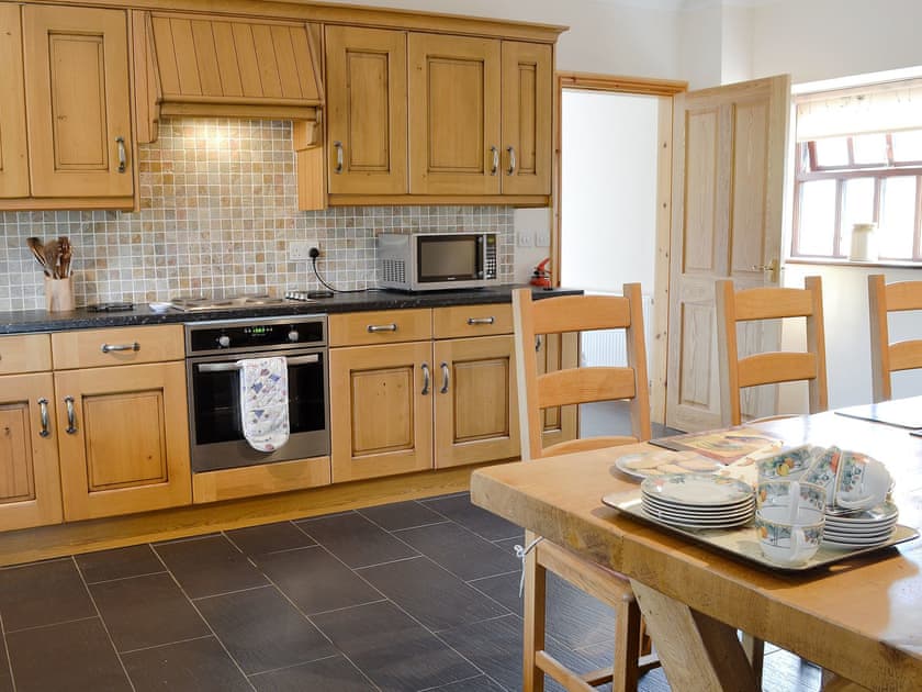 Kitchen/diner | Gadlas, Bontnewydd, nr. Caernarfon