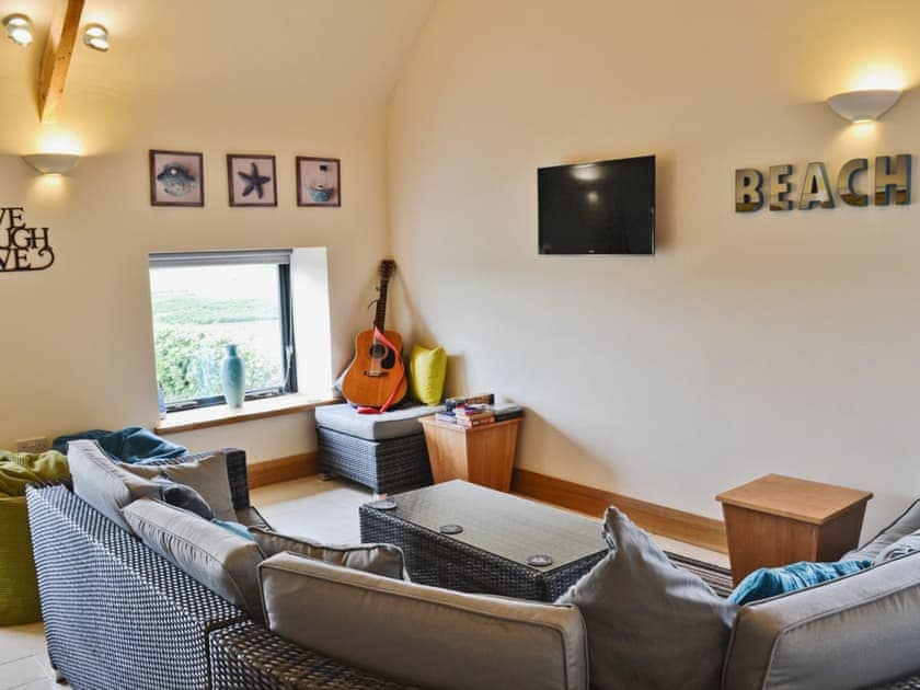 Open plan living space | Pen Yr Allt, Llanfaelog, near Rhosneigr