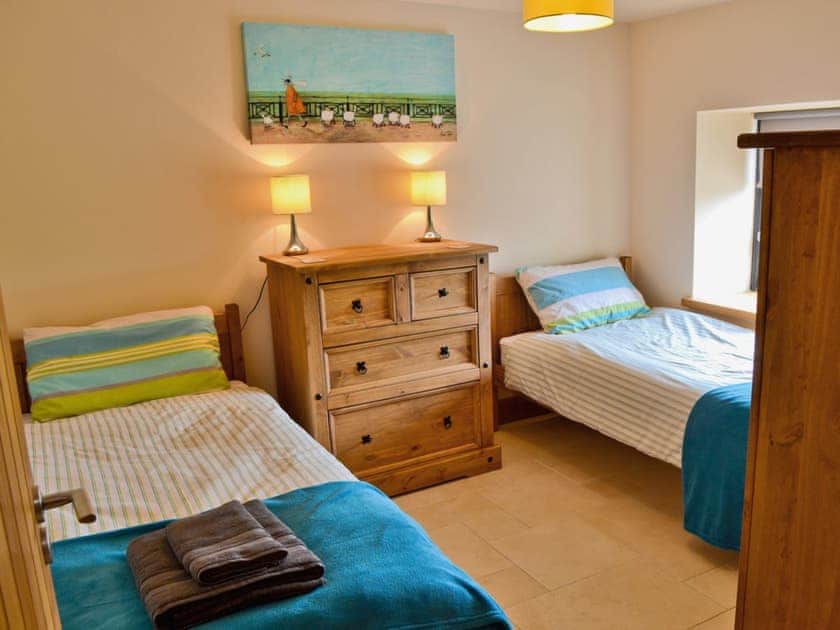 Twin bedroom | Pen Yr Allt, Llanfaelog, nr. Rhosneigr