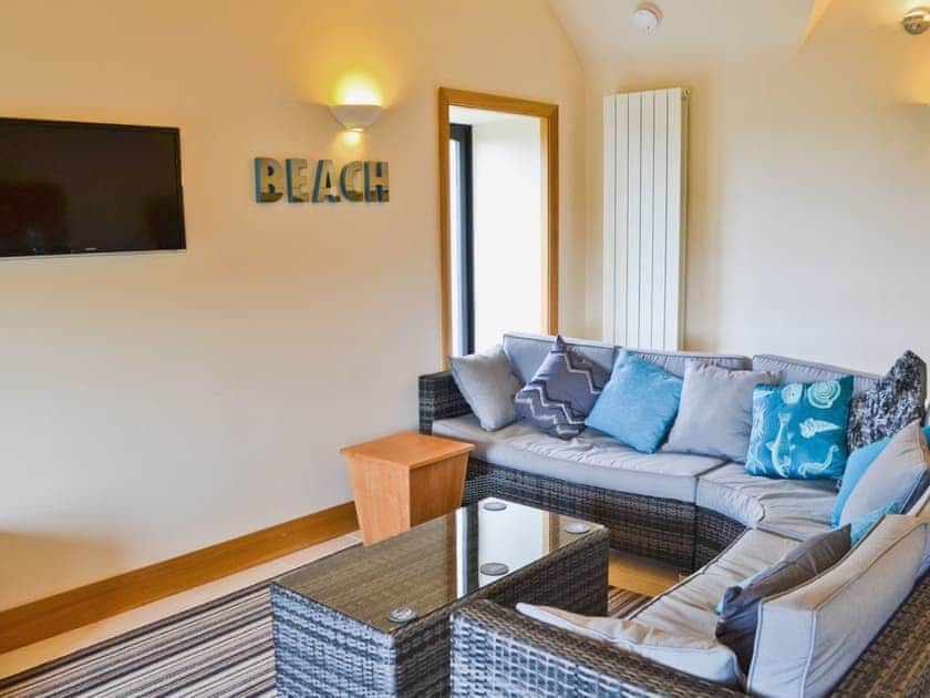 Open plan living/dining room/kitchen | Pen Yr Allt, Llanfaelog, nr. Rhosneigr