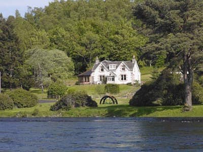 luxury self-catering secluded Scottish lodge on Ness Castle Estate
