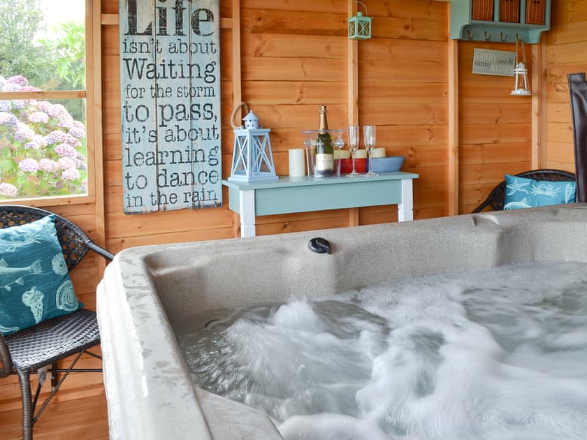 Hot tub | Salem Fach, Llanfairynghornwy