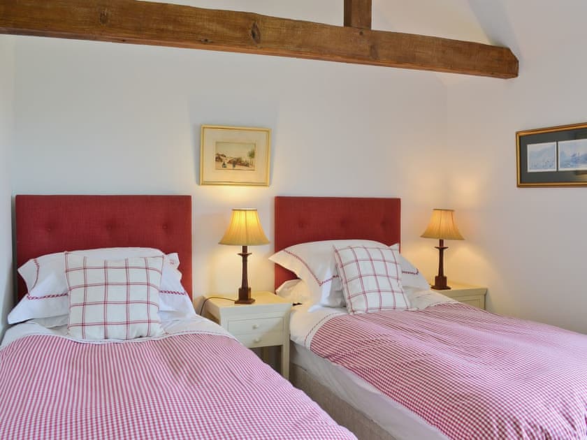 Twin bedroom | Priory Barn, Hildenborough, nr. Tonbridge
